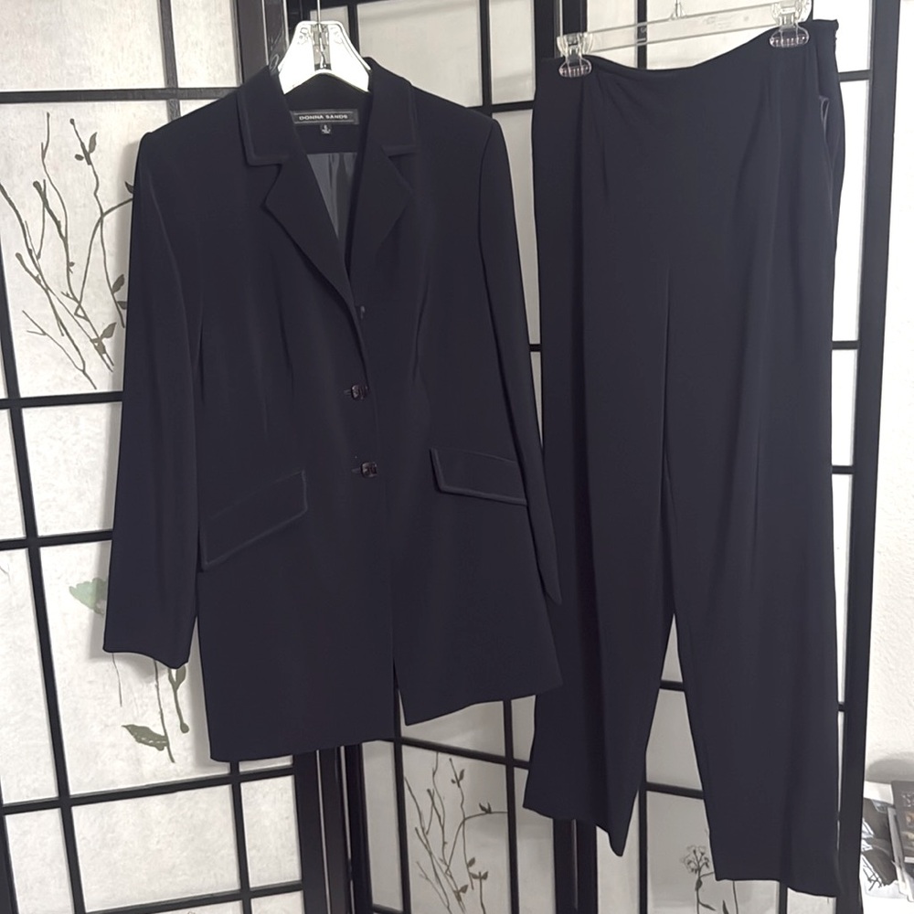 Donna Sands - 2 Piece Navy Suit (long jacket)